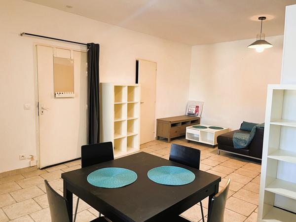 Grand studio meublé