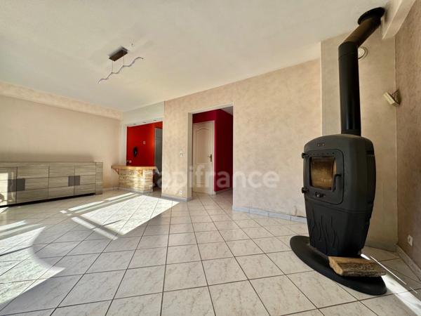 MAISON MITOYENNE 115 M2, TERRAIN CLOS DE 588 M2, 3 CHAMBRES DONT UNE AVEC DRESSING, BUREAU, TERRASSE DE 30 M2, TERRASSE COUVERTE DE 50 M2, CAR PORT, FIBRE, POMPE À CHALEUR, CHARPENTE/COUVERTURE OK