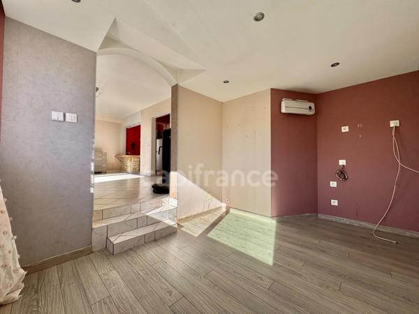 MAISON MITOYENNE 115 M2, TERRAIN CLOS DE 588 M2, 3 CHAMBRES DONT UNE AVEC DRESSING, BUREAU, TERRASSE DE 30 M2, TERRASSE COUVERTE DE 50 M2, CAR PORT, FIBRE, POMPE À CHALEUR, CHARPENTE/COUVERTURE OK