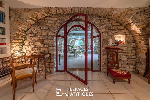 Magnanerie de charme revisitée avec dépendance et piscine secrète