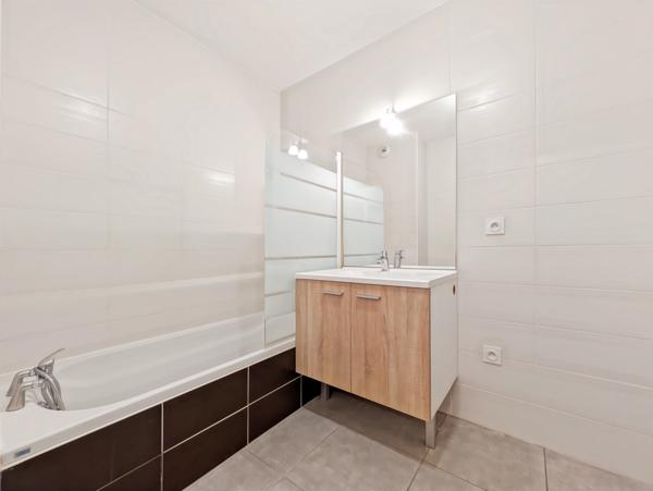 Dpt Haute Savoie (74), à vendre REIGNIER ESERY - Appartement T3 de 62 m2 en rez de jardin au calme