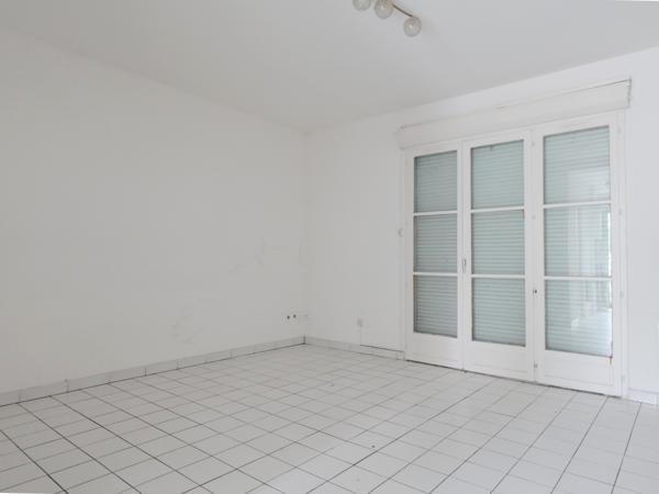Maison
         3 pièces
        - 54 m² 270 000 € *
