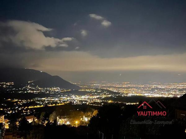 Lucinges (74380) Maison avec vue plongeante à vendre à Lucinges – Vue panoramique sur le Jura et le Jet d’eau de Genève