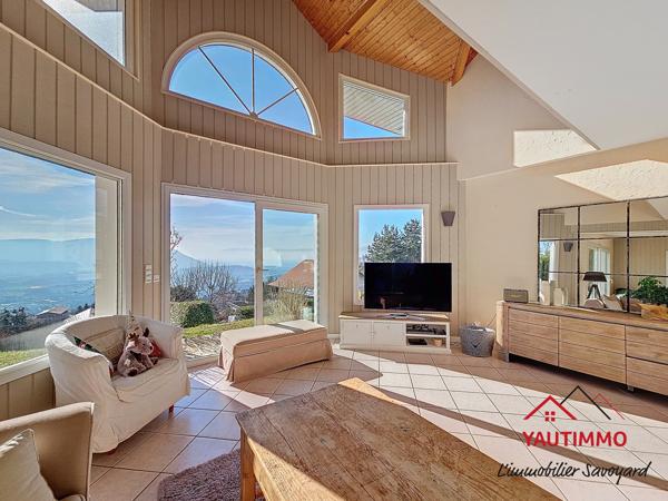 Lucinges (74380) Maison avec vue plongeante à vendre à Lucinges – Vue panoramique sur le Jura et le Jet d’eau de Genève