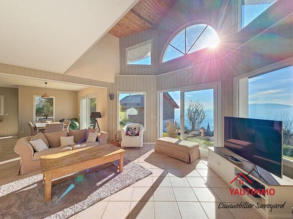 Lucinges (74380) Maison avec vue plongeante à vendre à Lucinges – Vue panoramique sur le Jura et le Jet d’eau de Genève