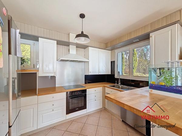 Lucinges (74380) Maison avec vue plongeante à vendre à Lucinges – Vue panoramique sur le Jura et le Jet d’eau de Genève