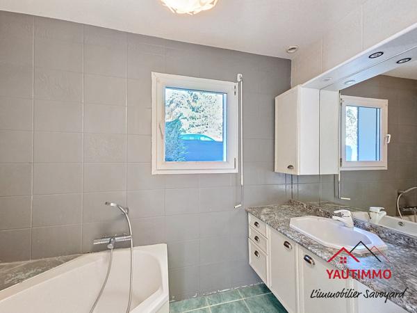 Lucinges (74380) Maison avec vue plongeante à vendre à Lucinges – Vue panoramique sur le Jura et le Jet d’eau de Genève