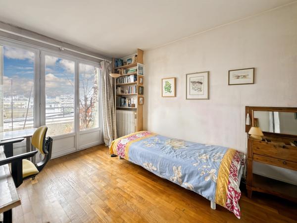 Appartement
         4 pièces
        - 85 m² 676 500 € *