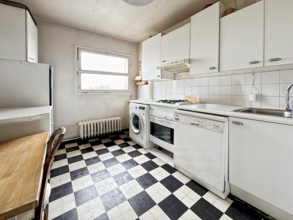 Appartement
         4 pièces
        - 85 m² 676 500 € *
