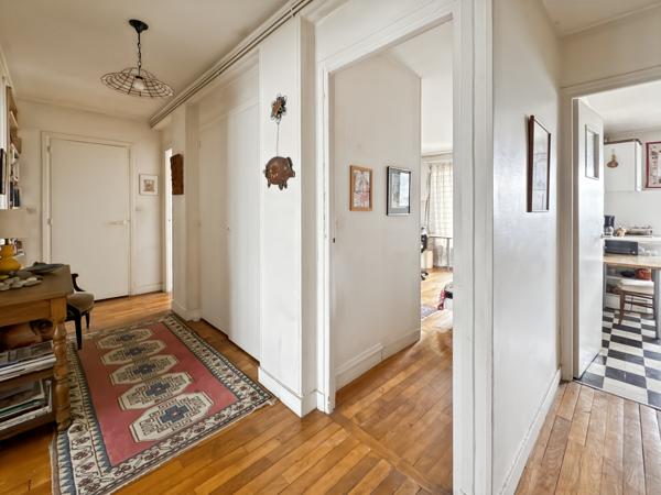 Appartement
         4 pièces
        - 85 m² 676 500 € *