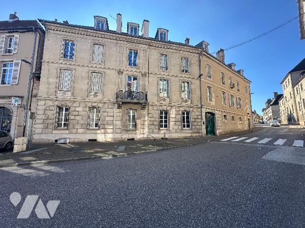 Dole , Bel appartement ancien 135 m²