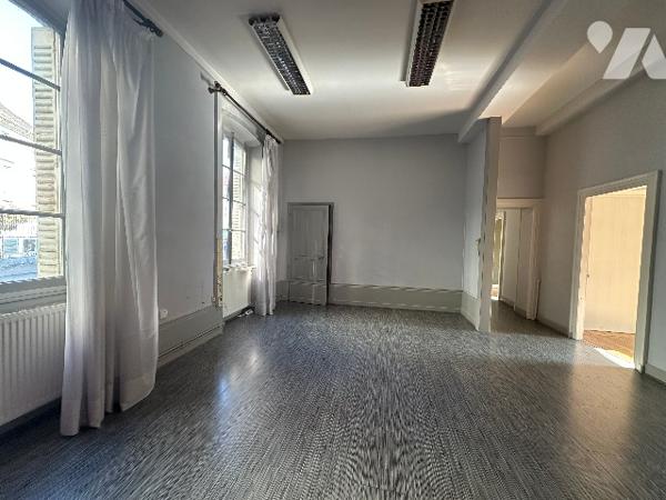 Dole , Bel appartement ancien 135 m²