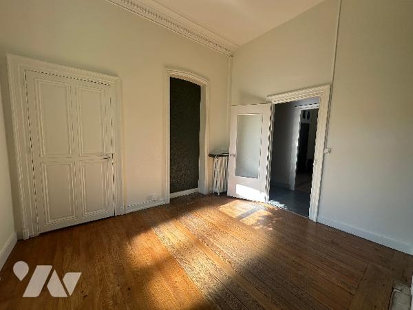 Dole , Bel appartement ancien 135 m²