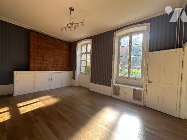 Dole , Bel appartement ancien 135 m²