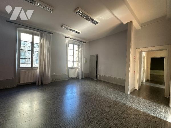 Dole , Bel appartement ancien 135 m²