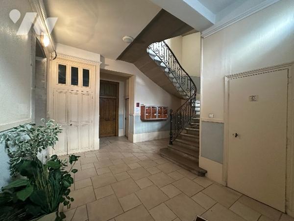 Dole , Bel appartement ancien 135 m²