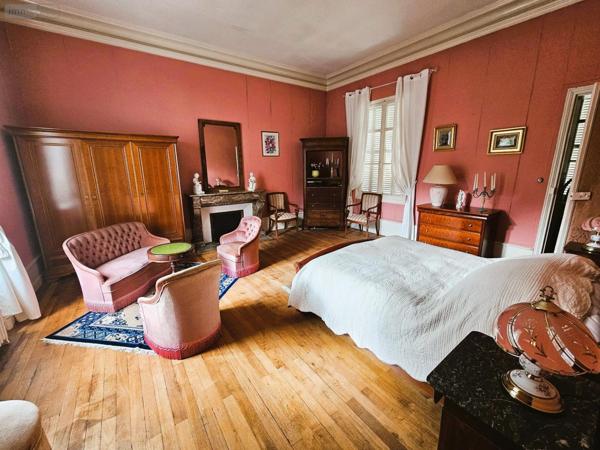 Propriete à vendre à Tours dans l'Indre-et-Loire (37000), ref : Château