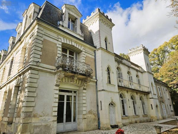 Propriete à vendre à Tours dans l'Indre-et-Loire (37000), ref : Château