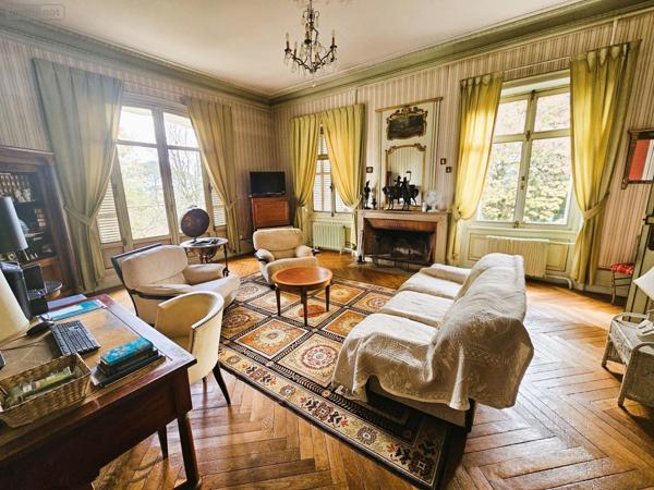 Propriete à vendre à Tours dans l'Indre-et-Loire (37000), ref : Château