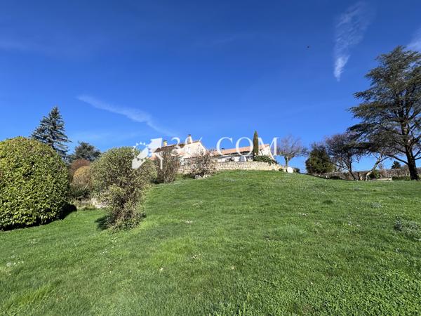 Villa 7 pièce(s) 4 chambre(s) 246 m²