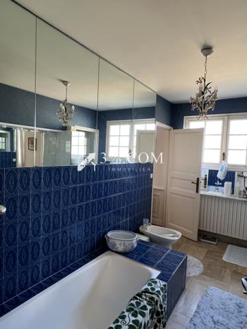 Villa 7 pièce(s) 4 chambre(s) 246 m²