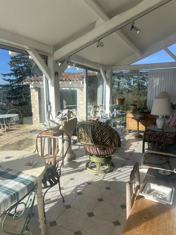 Villa 7 pièce(s) 4 chambre(s) 246 m²