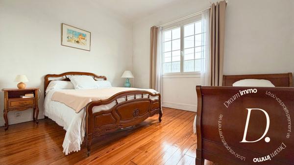 Maison Bourgeoise Atypique – Luminosité, beaux volumes  & Vie Tout à Pied