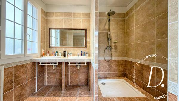 Maison Bourgeoise Atypique – Luminosité, beaux volumes  & Vie Tout à Pied