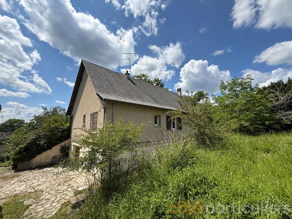 Vente
                Maison187 m² - 8 Pièces -
                    SAINT AMAND MONTROND (18200)