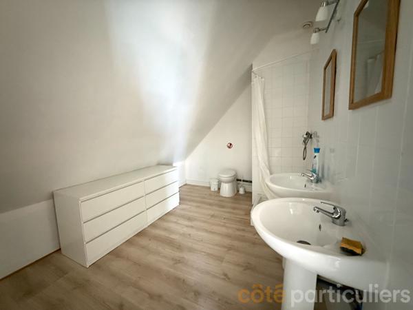 Vente
                Maison187 m² - 8 Pièces -
                    SAINT AMAND MONTROND (18200)