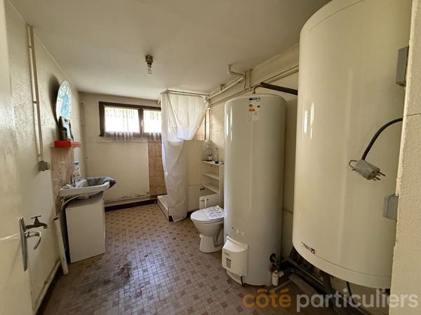 Vente
                Maison187 m² - 8 Pièces -
                    SAINT AMAND MONTROND (18200)