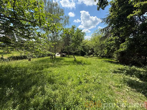 Vente
                Maison187 m² - 8 Pièces -
                    SAINT AMAND MONTROND (18200)