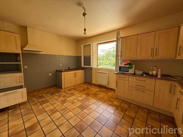 Vente
                Maison187 m² - 8 Pièces -
                    SAINT AMAND MONTROND (18200)