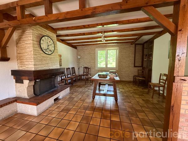Vente
                Maison187 m² - 8 Pièces -
                    SAINT AMAND MONTROND (18200)