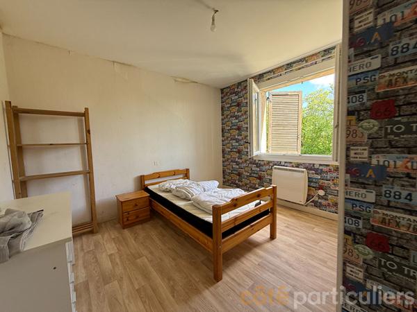 Vente
                Maison187 m² - 8 Pièces -
                    SAINT AMAND MONTROND (18200)