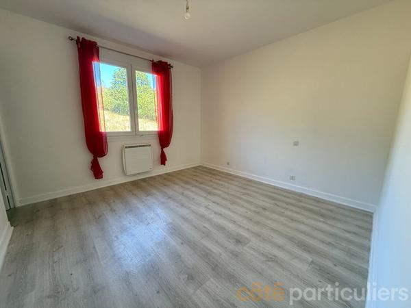 Vente
                Maison187 m² - 8 Pièces -
                    SAINT AMAND MONTROND (18200)