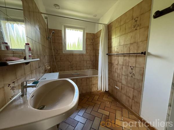 Vente
                Maison187 m² - 8 Pièces -
                    SAINT AMAND MONTROND (18200)