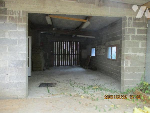 CONDE LES AUTRY, une maison d'habitation à rénover non mitoyenne.