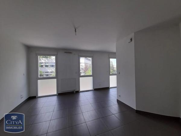 Appartement à louer 2 pièces 46.05m² Laval (53000)