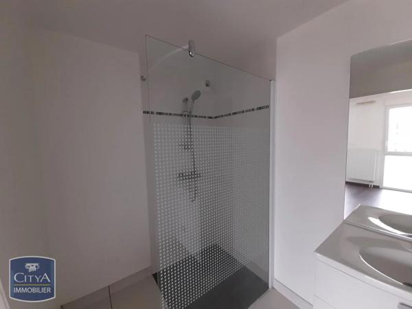Appartement à louer 2 pièces 46.05m² Laval (53000)