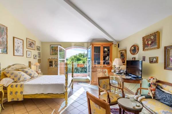 Magnifique propriété de 2 maisons au calme absolu Grasse