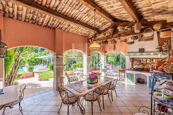 Magnifique propriété de 2 maisons au calme absolu Grasse