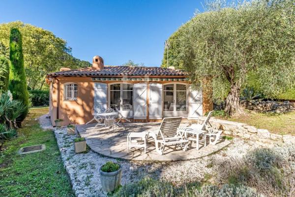 Magnifique propriété de 2 maisons au calme absolu Grasse