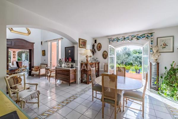 Magnifique propriété de 2 maisons au calme absolu Grasse
