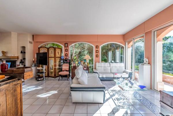 Magnifique propriété de 2 maisons au calme absolu Grasse
