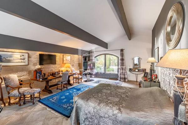 Magnifique propriété de 2 maisons au calme absolu Grasse
