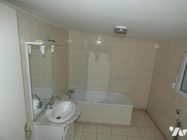 Comines, maison semi individuelle trois chambres jardin et garage