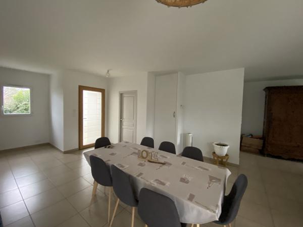 Maison contemporaine meublée avec garage