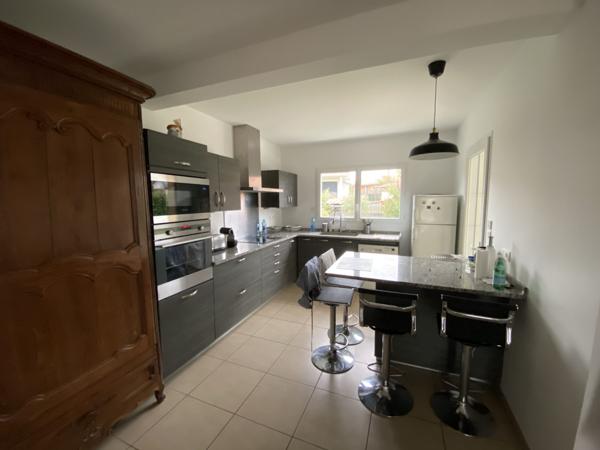 Maison contemporaine meublée avec garage