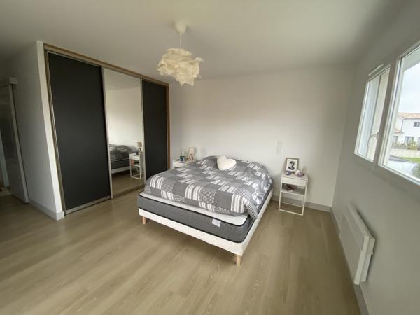Maison contemporaine meublée avec garage